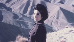 پریِ کوچکِ غمگین (بخش اول: زندگی)