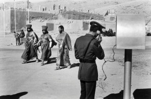 زیر اخیه‌ی تاریخ