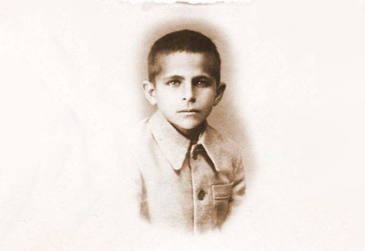کودکی فریدون مشیری